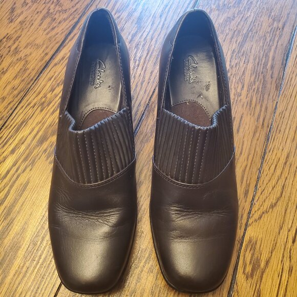 Women's Clarks Bendables Slip on heeled Loafer, Leather, Brown, Size 9, Ex Cond! - Picture 2 of 8